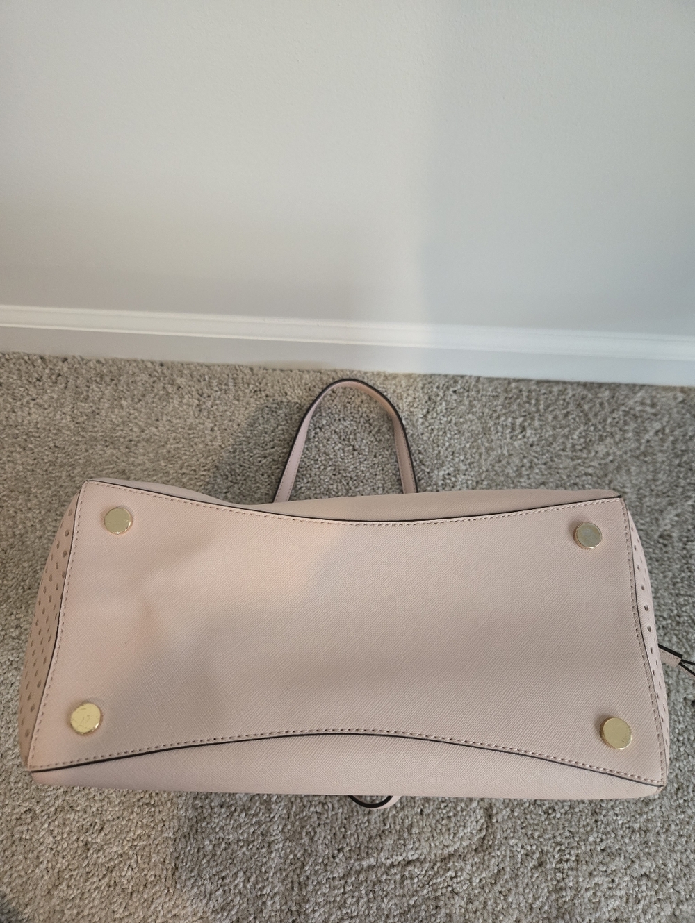 Michael Kors Voyager saffiano Bag - Picture 10 of 12